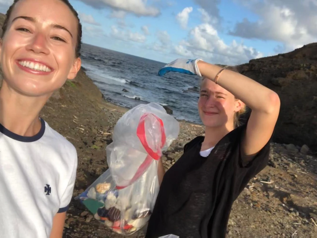 /assets/journal/combating-marine-debris/beach-cleanup-17-06-04-2.jpeg